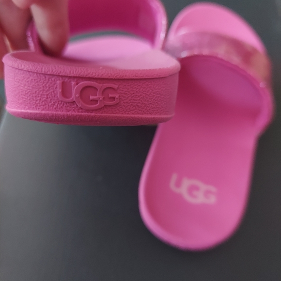 Girls UGG Slides - Picture 4 of 4